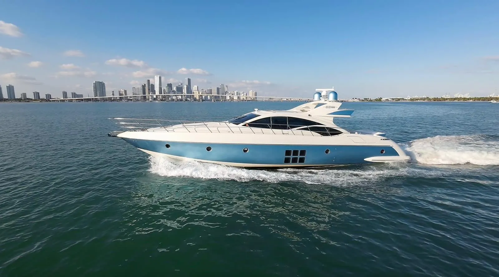 Azimut 68 top view