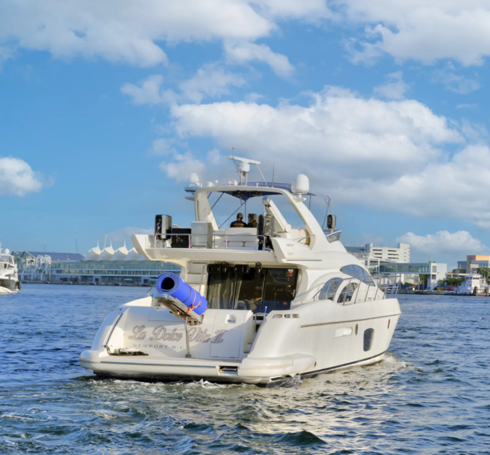 Azimut DolceVita II deck