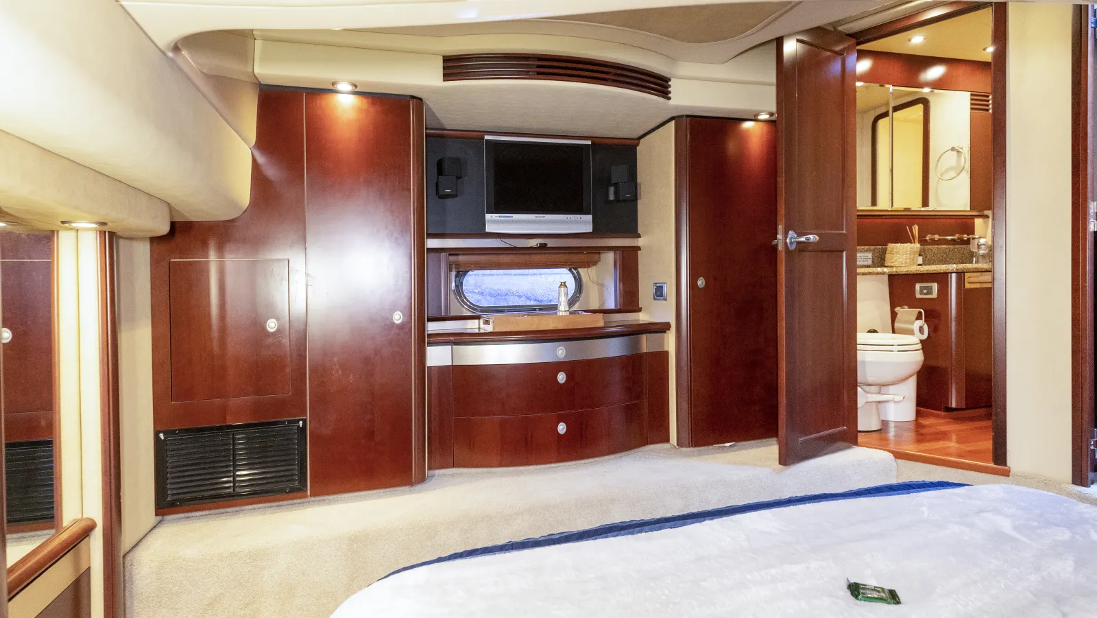SeaRay 58 Miami skyline